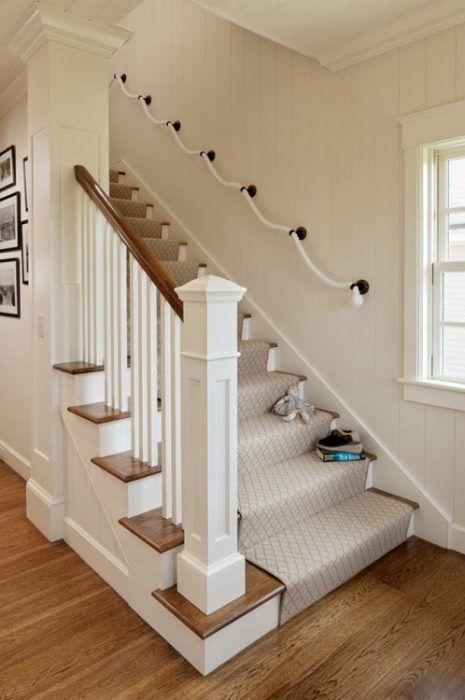 Decoración de escaleras interiores - pasamanos de cuerda