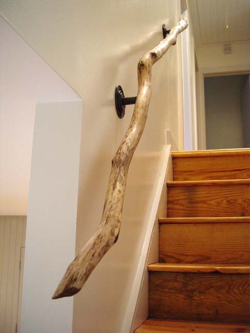 Decoración de escaleras interiores - pasamanos de madera
