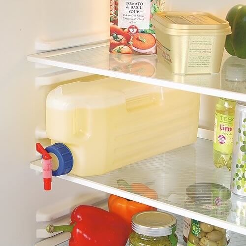 Una garrafa para organizar el frigorífico