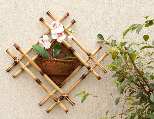 Decorar planta con bambú natural
