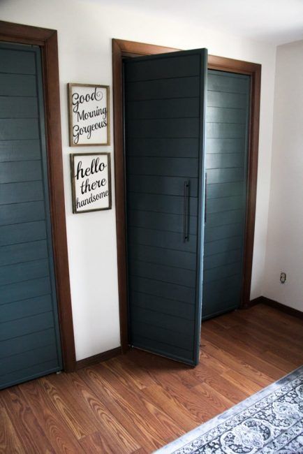 Original forma de decorar la puerta del armario